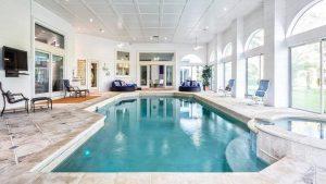 Piscine d'intérieur : coût, avantages et inconvénients