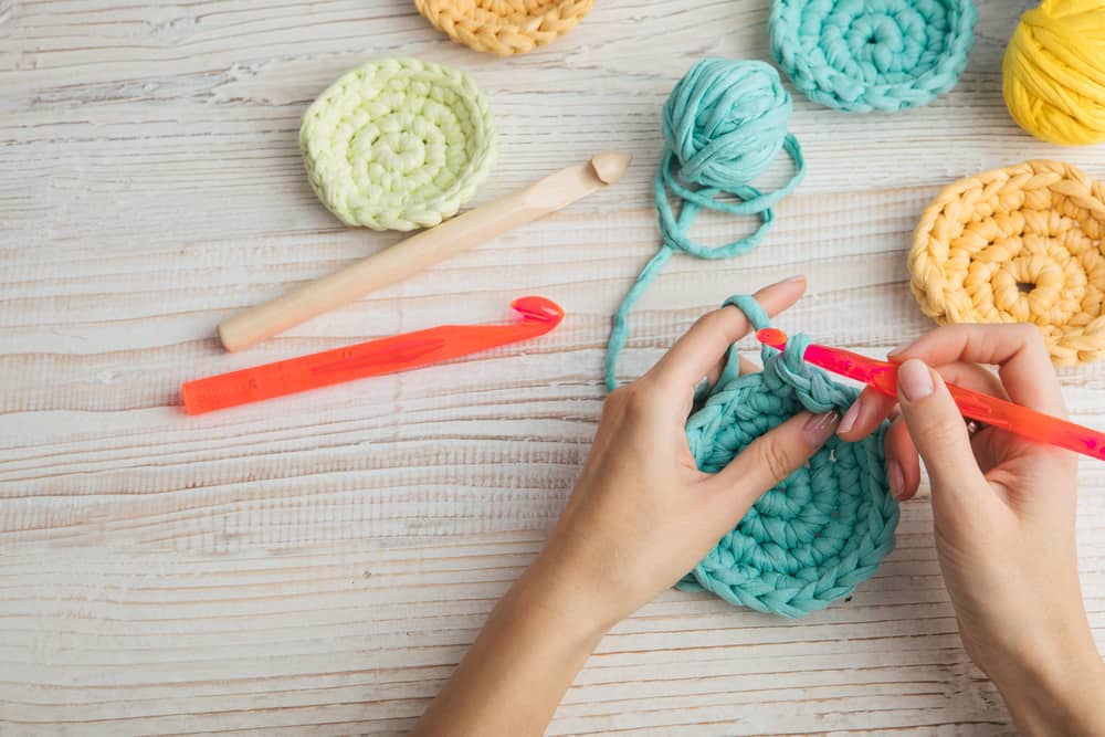 12 idées de crochet pour utiliser les restes de laine - Super Déco