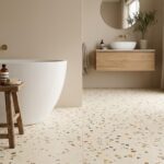 Carrelage effet terrazzo au sol dans une salle de bain moderne aux tons clairs